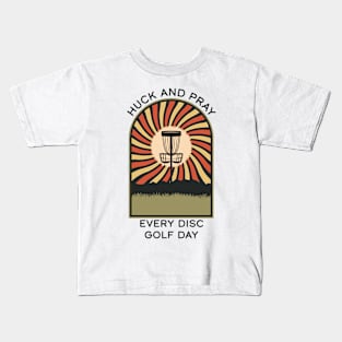 Huck and Pray Disc Golf Every Day | Disc Golf Vintage Retro Arch Mountains Kids T-Shirt